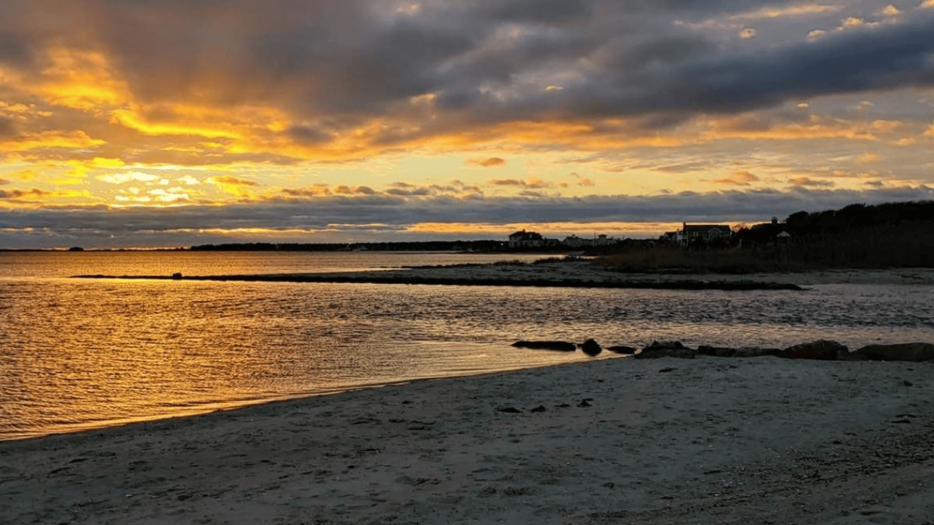Why Visit Colonial Acres Beach?