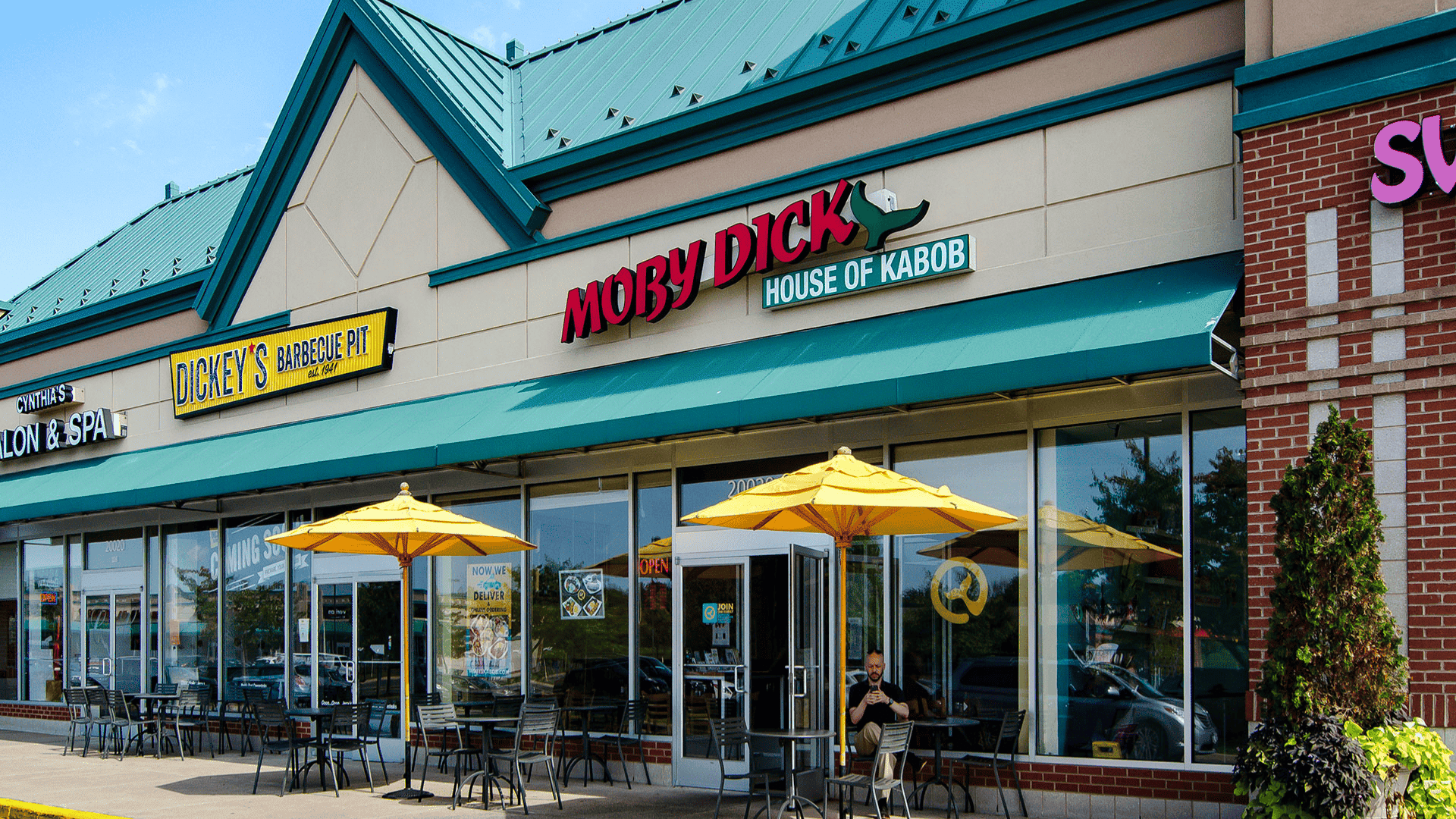 moby-dicks-family-restaurant-dining-options-near-marconi-beach