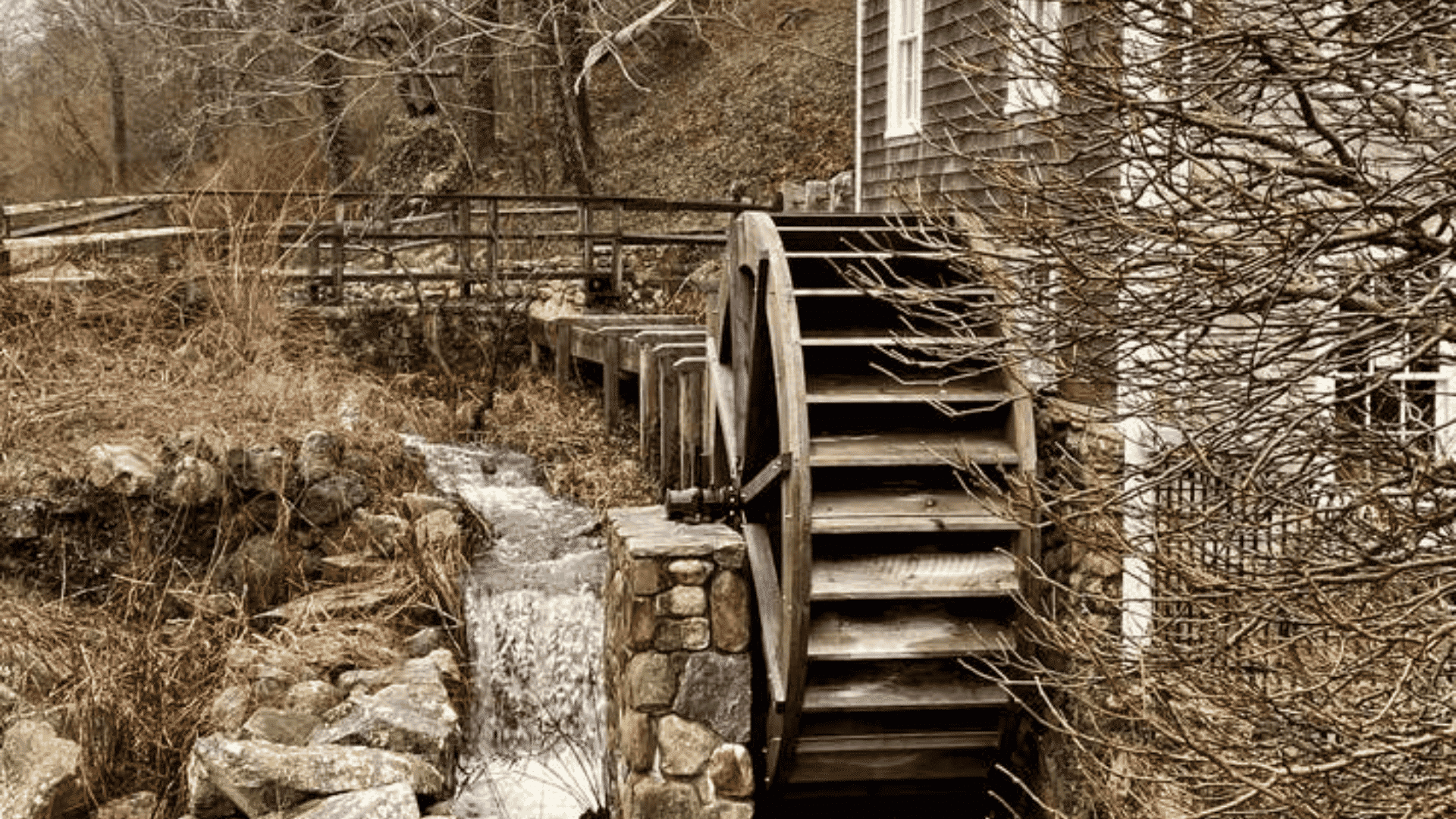 waterwheel-and-mill-mechanism-stony-brook-grist-mill